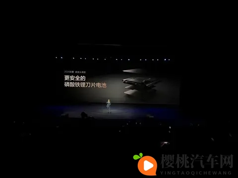 岚图泰山上市， 3799万起售掀翻大六座旗舰SUV市场-1