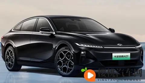 官标续航超1570km，长安启源A07新车亮相，花瓣轮圈是一大卖点-1
