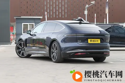 别只盯着宝马7系！这款国产豪车更合适，价格亲民，配置拉满-2