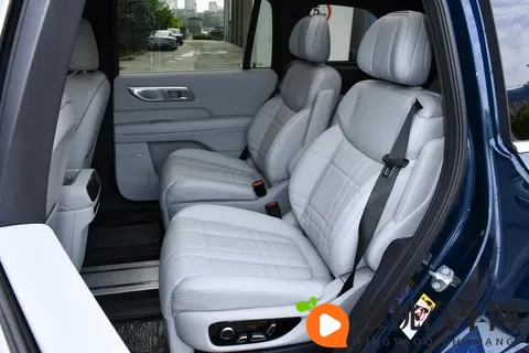 深蓝S09:大空间,辅助驾驶便捷,30万级高端家用SUV选它就对了!-2