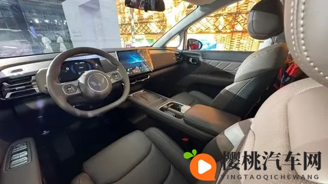 五菱星光730正式上市，限时71万起，哪款配置适合入手？-2