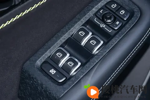 10万出头配154英寸大屏?领克03 2026款如何定义紧凑级家轿价值-2