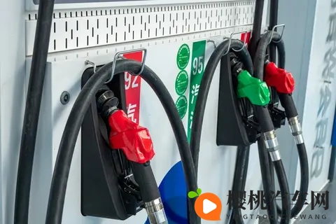 油价今晚涨5元！车主连夜排队，背后3个真相扎心了-2