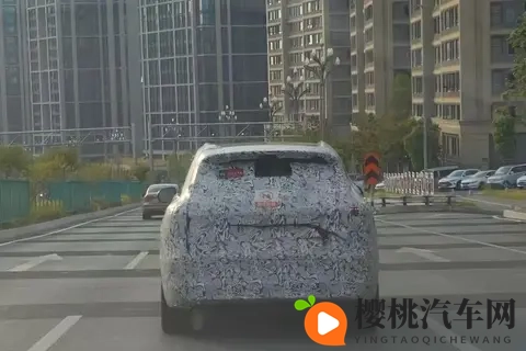 问界M6谍照曝光，鸿蒙智行添新将！预计2026年上市-2