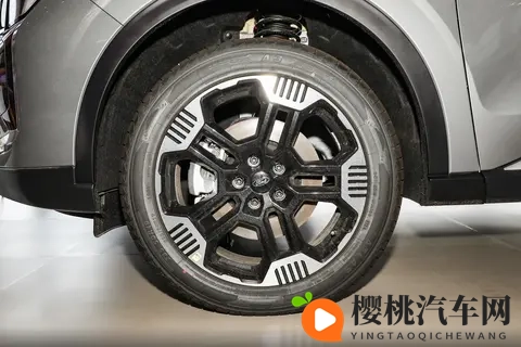 988万元起售,全系均搭载15T+7DCT,2025款领睿该怎么选?-1