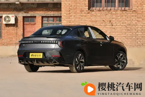 现在买燃油车,选它准没错!第三代领克 03 直接把性价比拉满-3