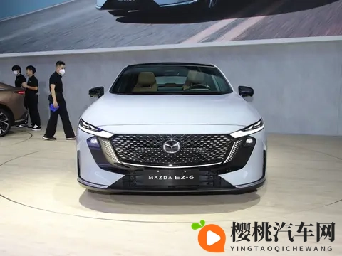 长安掀桌子了！全新中大型车配6C快充+双叉臂前悬，售价1099万起-1