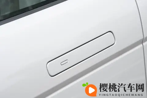 2026款路虎揽胜极光L:车型配置对比与选买建议-3