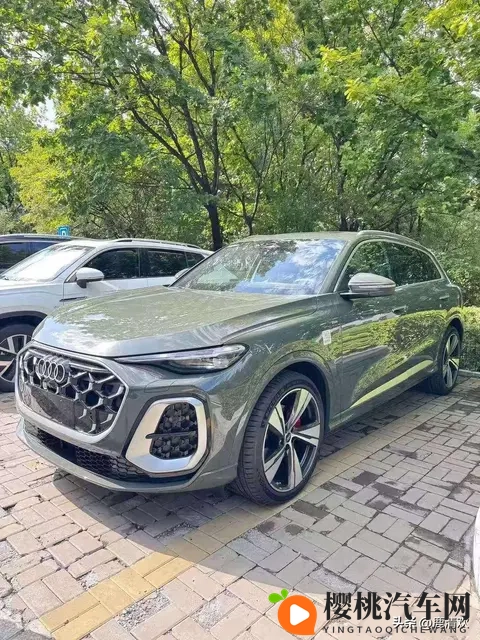 全新奥迪Q5L实车现身，配华为智驾+五代EA888发动机，会畅销吗？-3