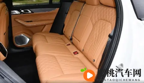 领克09探索版上市，搭载FYRA四驱+NAPPA座椅，性能与舒适兼备！-3