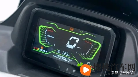 校花脱了裤子让我:汽车内饰新潮流:智能科技强动力,未来驾驶新体验-2