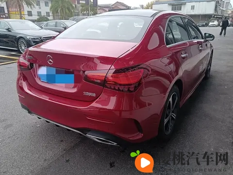 15万拿下准新一手红色奔驰A级,都市丽人的精致之选!-3