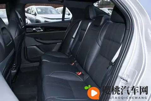 领克03 2026款15TD DCT Plus：价值回归，10万出头的“均衡王”？-2