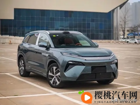 方程豹充电桩事件,盘点比亚迪“天才”设计师,有哪些神来之笔-2