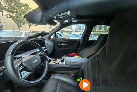 纯电“小凯雷德”?凯迪拉克VISTIQ国产现身,尺寸比IQ锐歌大一圈-2