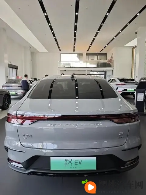 比年轻人不买燃油车更“慌”的:70、80后正批量转向电车-1