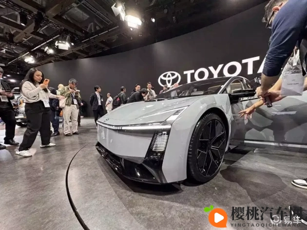 男生把困困放到女生困困什么感觉：智能汽车新体验：安全舒适，科技生活-1