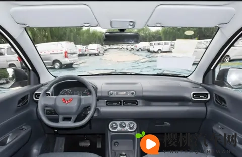 548万起!全新五菱宏光燃油版上市,7座+15L超实用-2