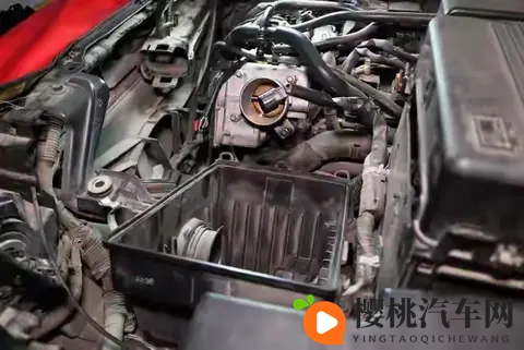 车满10万公里必看!这5处“隐形损耗点”没坏也得查,否则亏几万-3