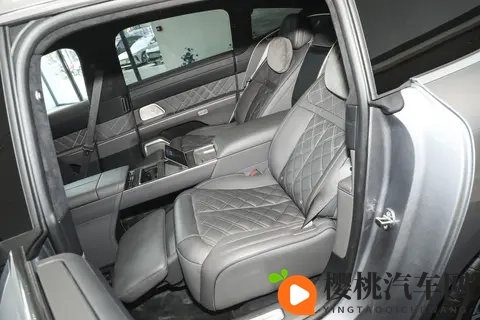 行政旗舰新选择：蔚来 ET9 如何兼顾商务与操控？3 款配置详解帮你选-2