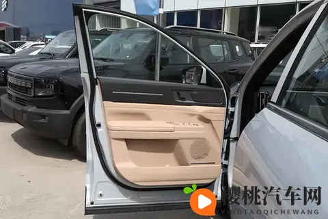 15万级全能SUV选谁?这台车空间大、动力强,还带终身质保-1