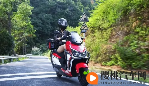 继台铃之后，雅迪也发布钠电池电动摩托车，冬天续航里程不再减少-2
