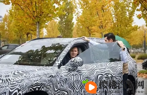 疑似大众IDEVO量产版伪装车曝光,无框门加延续概念车设计-1