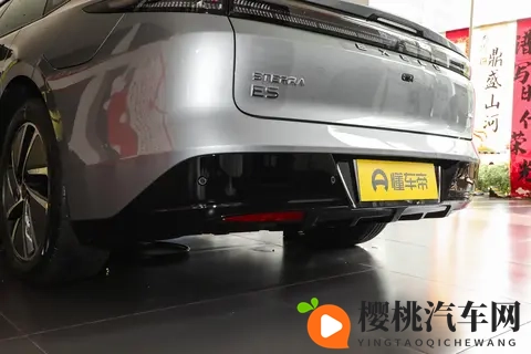 星纪元ES 25款增程版:1570km续航+469马力,家用商用双优之选-1