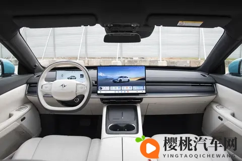 东风奕派 eπ007 + 纯电 565 版：智美轿跑的均衡出行体验-2
