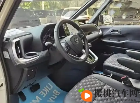 丰田杀疯了!埃尔法入门版跌破24万,3米轴距+8座太香了-1