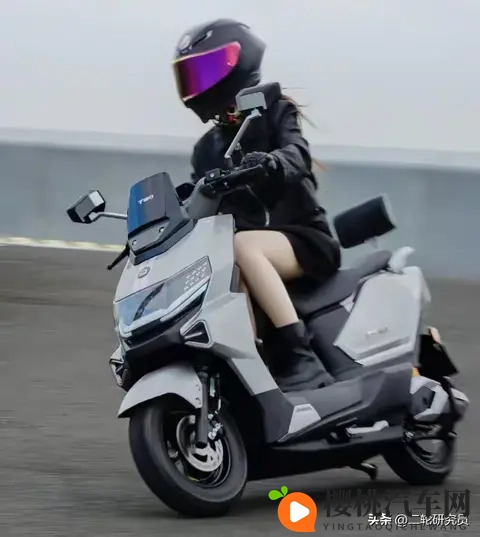 130km续航vs52km时速,绿驹曜影和普通踏板车谁更香?-1