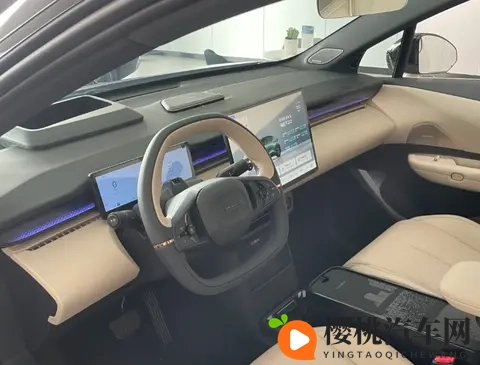 街头惊现银色领克Z20,是官方新动作还是车主创意改装?-1