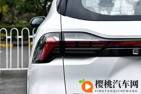 换装直瀑式前脸格栅，升级Flyme车机，第三代吉利豪越L实车亮相-2