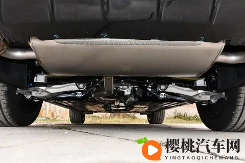 领克09燃油版:起步价不到20万,全系四驱,适合谁买?-2