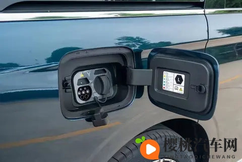 1411km续航+ADS 40,26款岚图梦想家太懂出行需求-3