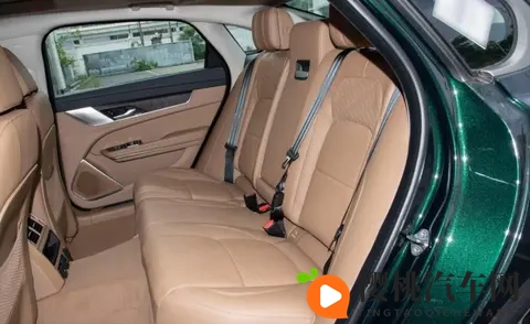 车长5102mm，全系标配20T引擎，捷豹XFL在售两款车型如何选？-2