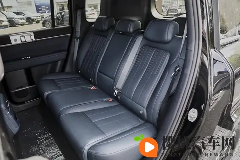 选家用 SUV 怕踩坑?方程豹钛 7 靠这些细节,让全家出行更省心-3