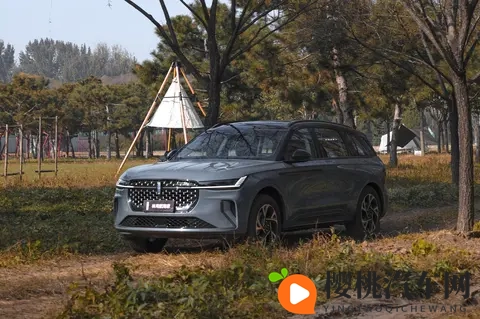 juliaAnn与一群黑人HD:黑色豪华车型革新,引领汽车设计新潮流-2