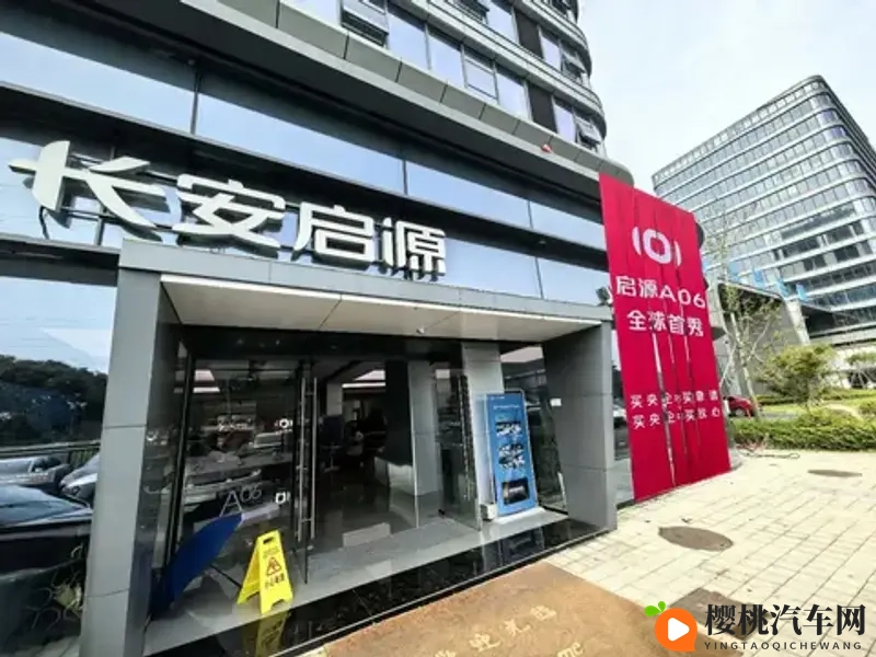 xXX少妇厨房XXX乱：智能驾驶升级，安全争议催生新突破-2