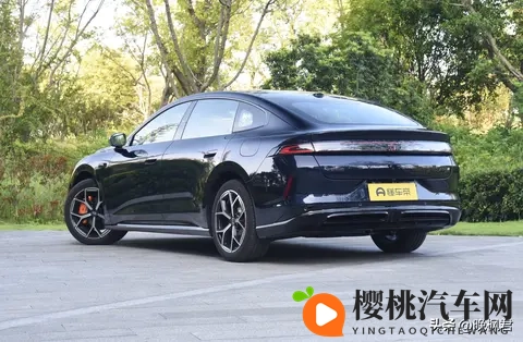 长安启源A06十万杀入战场，激光雷达拉满，消费者真能吃这套？-2