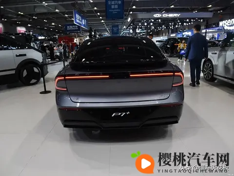 小鹏P7+ 20万级家用智能轿跑的均衡之选-1