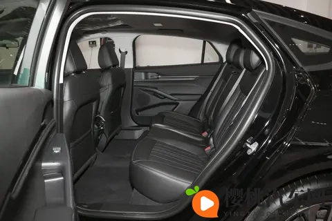 年轻人买车别着急,先看看这款B级车,20T+8AT,价格实惠-3