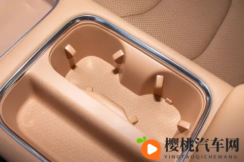 星光730“一车三动力”电滑门+真7座，全家出行0焦虑-3