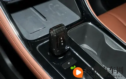 全新一代吉利帝豪预售,689万起,比原来更智能化了-3