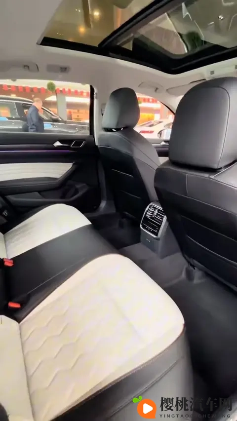 黄色软件导航：导航神器大比拼，驾驶更智能，选对了吗？-1