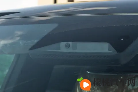 2025款星纪元ET增程版四驱至臻尊享:豪华感与实用性兼备-3