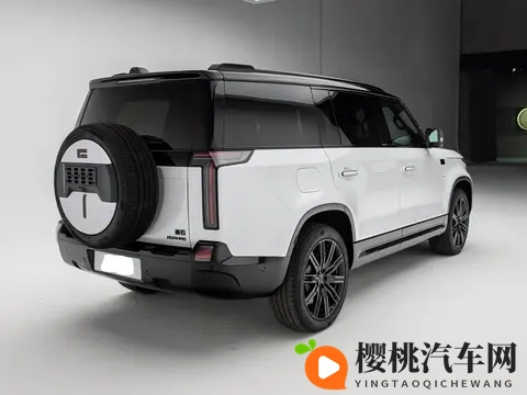 30万级全能王!国产增程版“卫士”亮相,轴距超3米,配6_7座可选-2