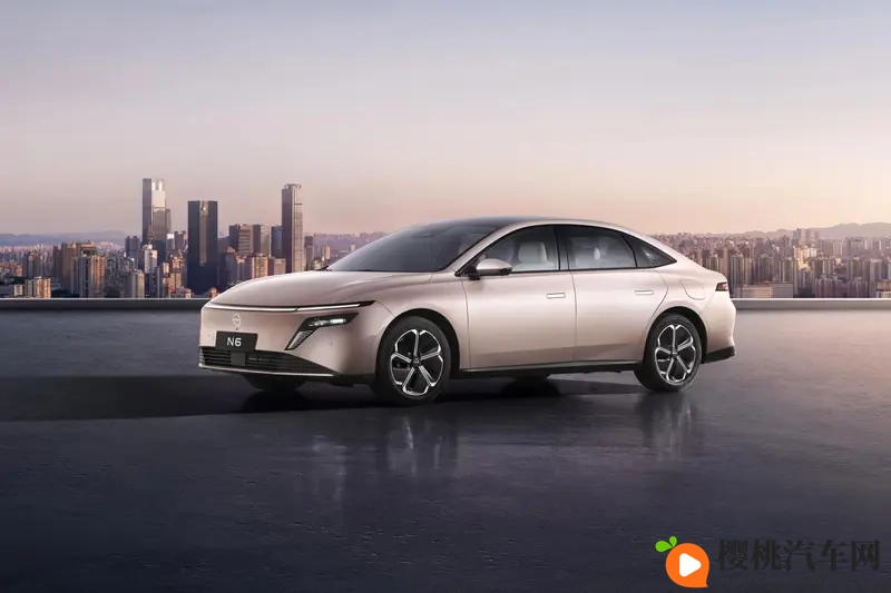 日产N6携180km纯电续航+质保，硬刚秦L_银河A7-1