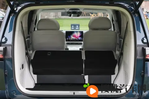 一对三胎家庭的真实选择:26款岚图梦想家PHEV-3