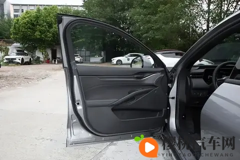 跑了1万公里后才发现,这类B级车真能做到动力和省油兼得-1